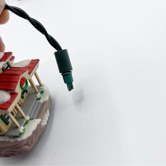 Hallmark Keepsake Lighthouse Greetings vintage ornament 2002 - Picture 7 of 7